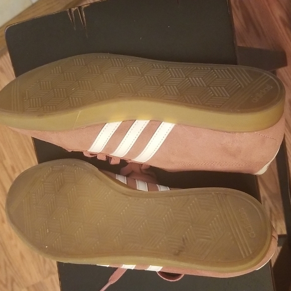 Womens shoes - Picture 3 of 5